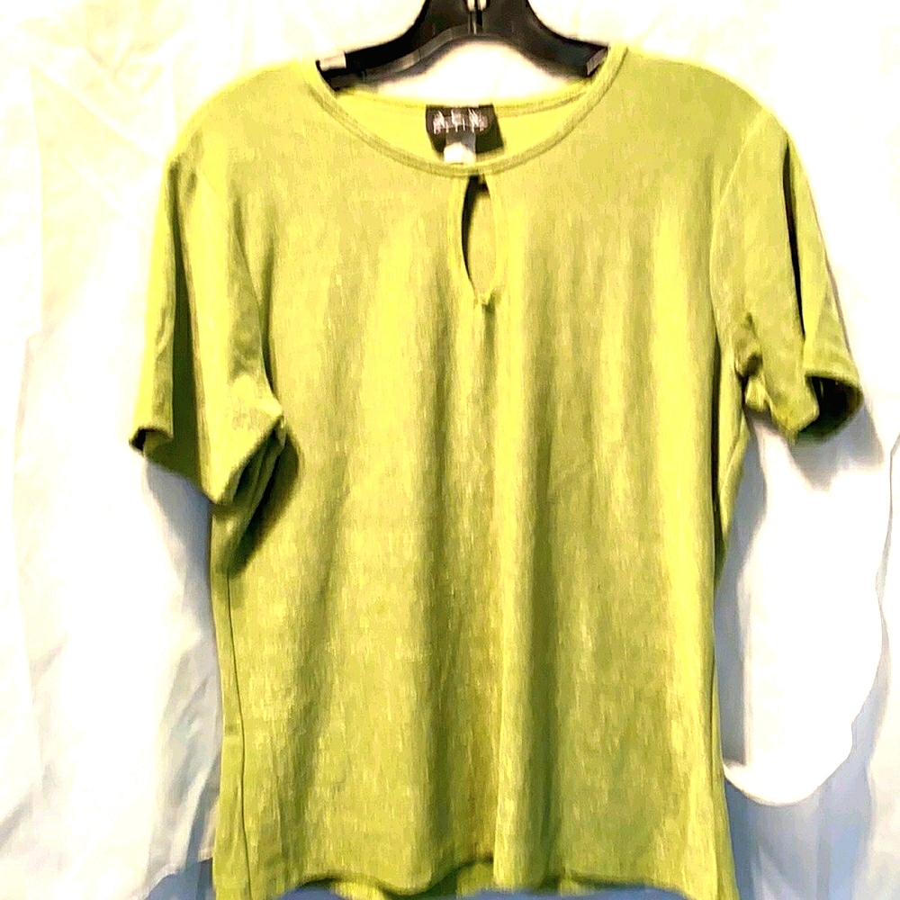 ACW DESIGN LIME STRETCHY SH SLV TOP SZ L